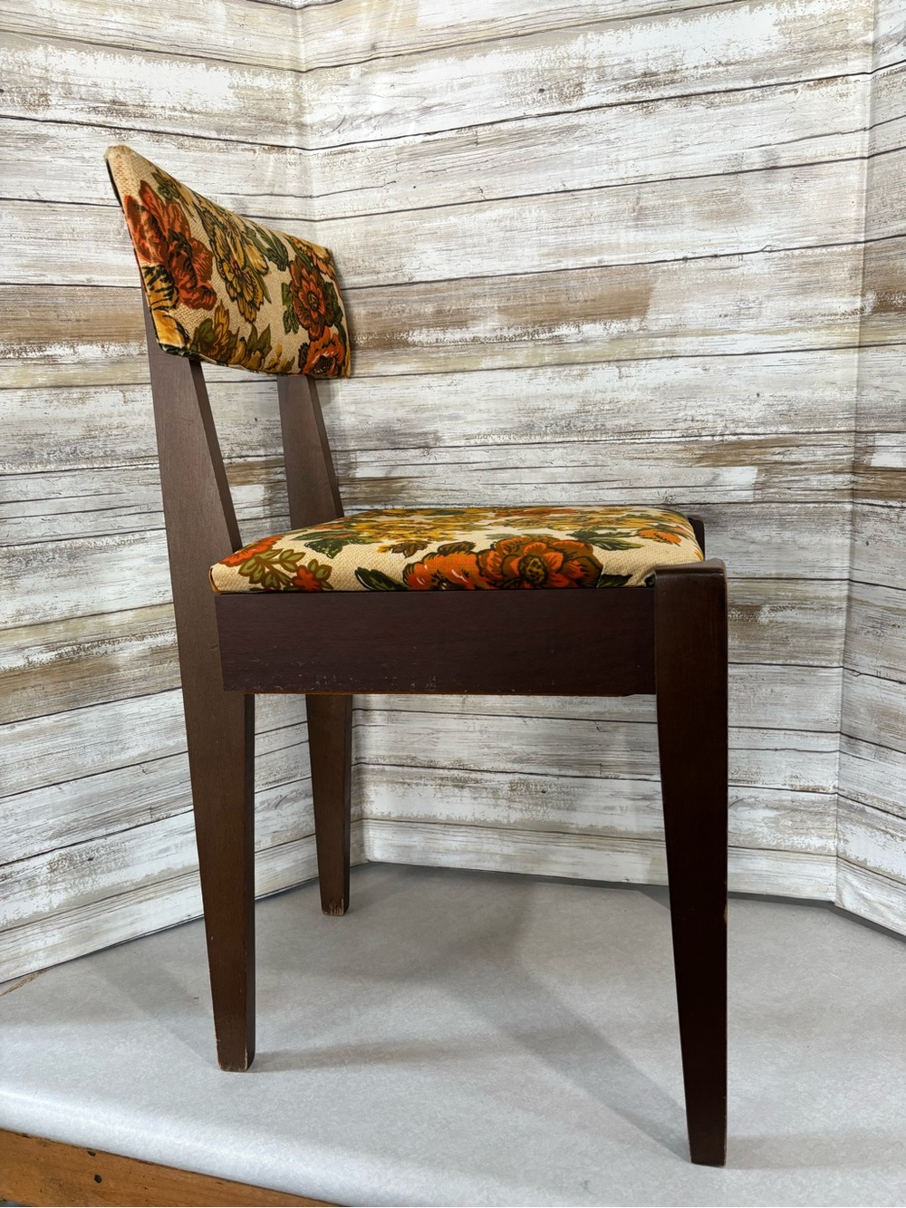 Small sewing room chair work storage for notions